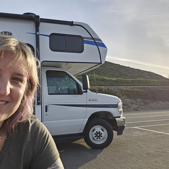 Meet your Posher, Laura - Picture 3 of 5